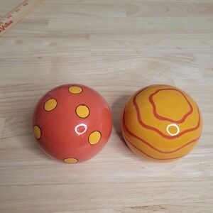 Berrywaye Painted Ceramic Balls salt Pepper Decorative Collectible‎ Display Set